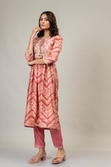 Gajari Dolna Embroidered Kurti With Pant