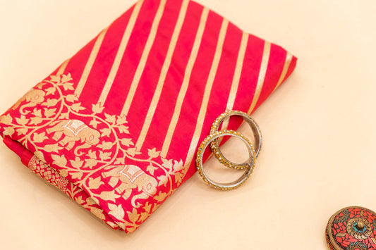Red Woven Zari Banarasi Silk Saree With Unstitched Blouse