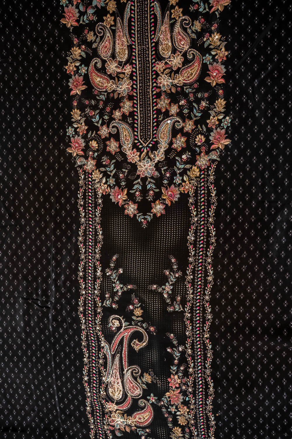 UN8814-RTC-540752 Black Top fabric swatch