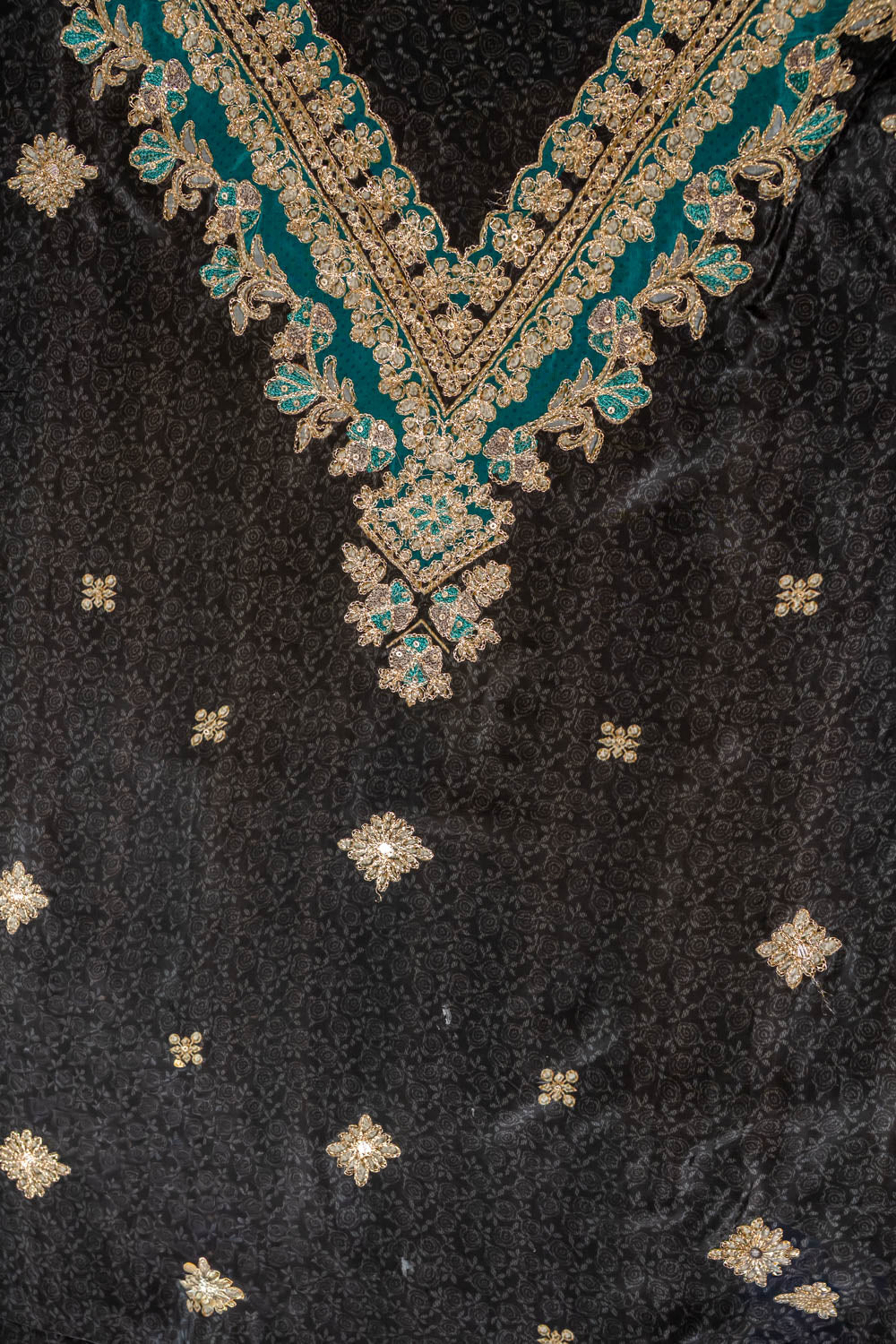 UN8807-RTC-540752 Black Rama Top fabric swatch