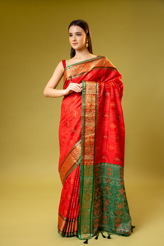 Coral Banarasi Silk Saree With Unstitched Blouse