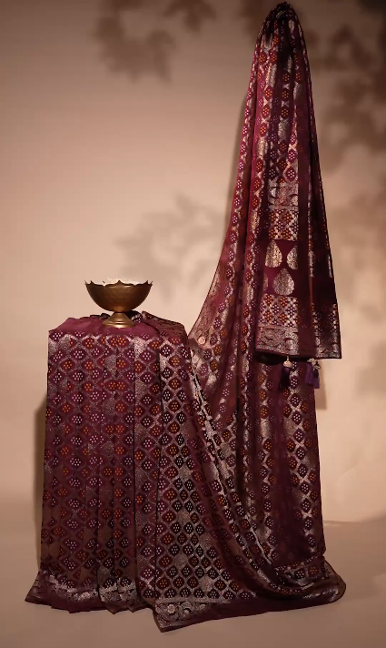 Garnet Woven Zari Dolna Saree With Unstitched Blouse