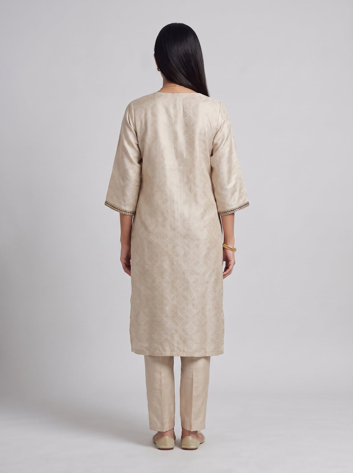 Monochrome Muse Tussar Shimmer Readymade Kurta And Pant With Tissue Dupatta - back