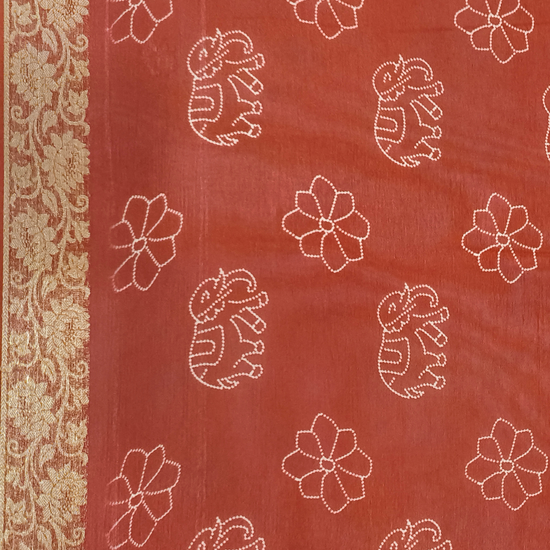 Off White Red Chinon Bandhini Printed Saree - Blouse