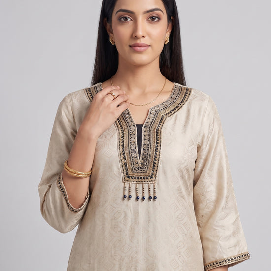 Monochrome Muse Tussar Shimmer Readymade Kurta And Pant With Tissue Dupatta - closeup