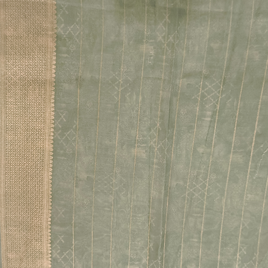 Pista Muslin Floral Printed Saree - Blouse