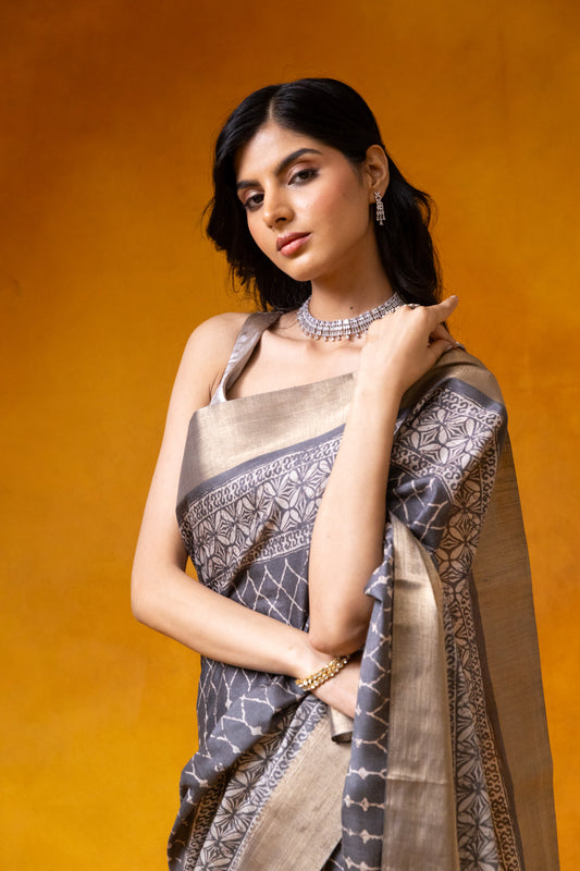 Grey Cotton Digital Printed Saree With Unstitched Blouse