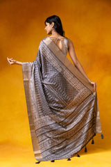 Grey Cotton Digital Printed Saree With Unstitched Blouse