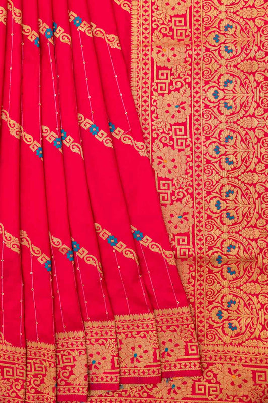 Dola Banarasi Woven Zari Saree With Lehariya Pattern